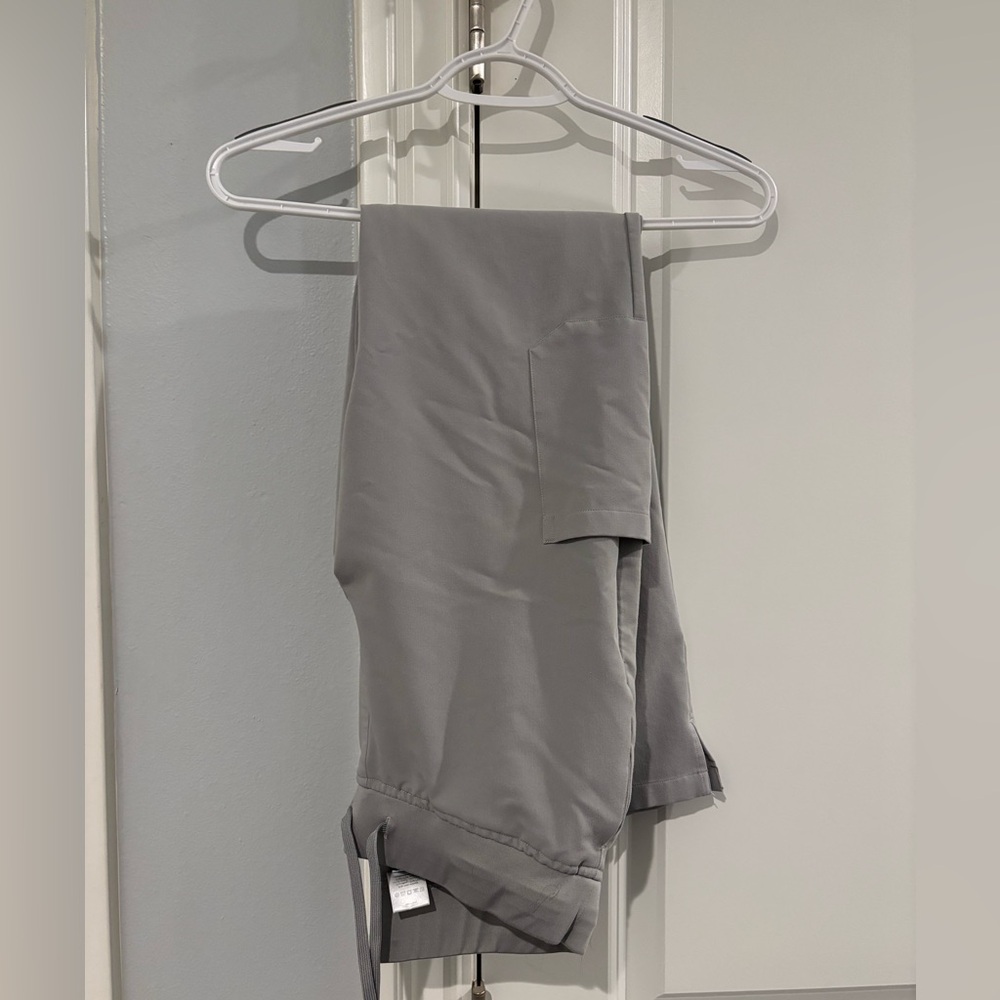 Mandala 9 Pocket Cargo Scrub Pants in Cloud